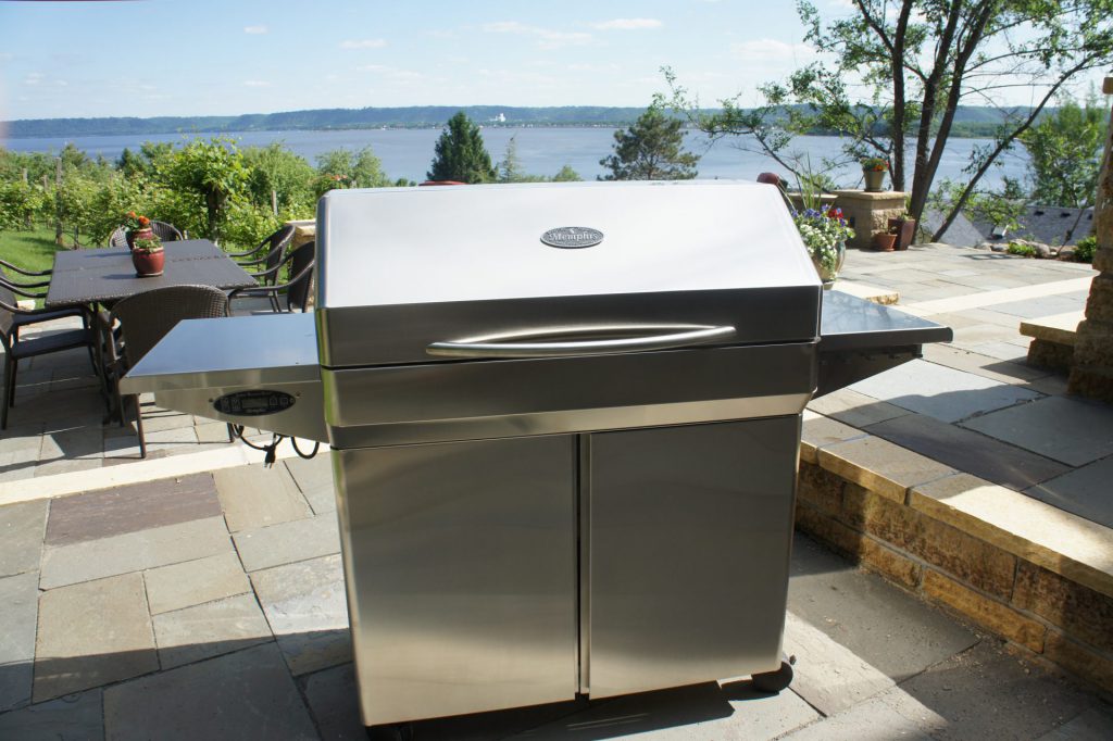 Sleek and sophisticated Memphis Grill Elite model