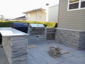 U-Shaped outdoor kitchen setup