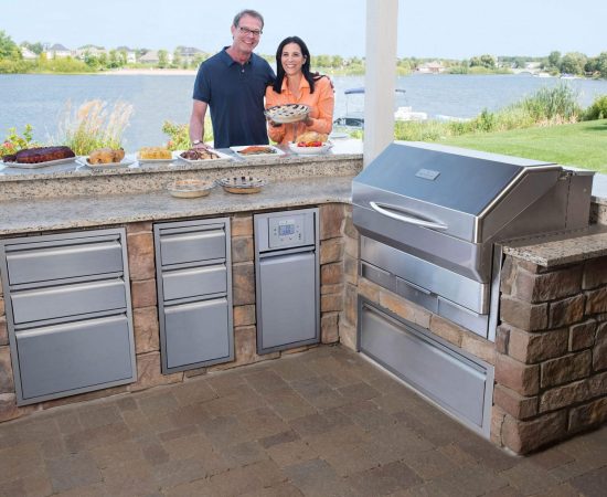 Memphis Grills Fully-Assembled 6 Ft. Outdoor Kitchen Island with Memphis  Pro 28-Inch Pellet Grill - Powder Coated Aluminum